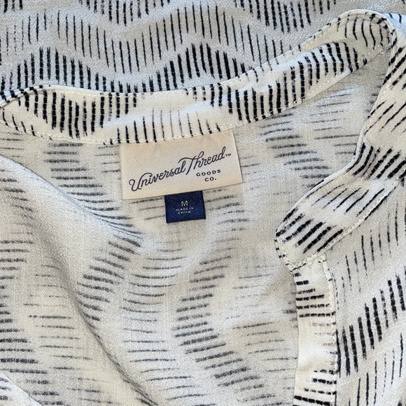 Women’s Top - Picture 3 of 3